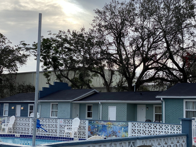 Exterior & Views 2, Gulf Coast Inn, Santa Rosa