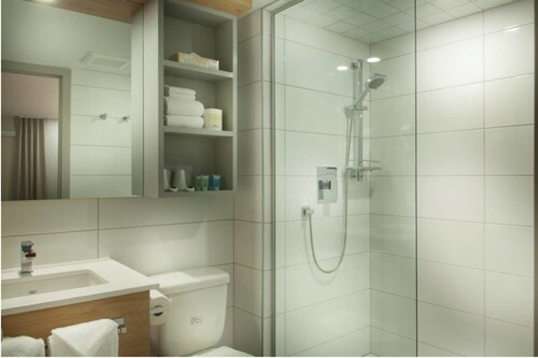 Bathroom 4, Ramada by Wyndham Laval, Laval