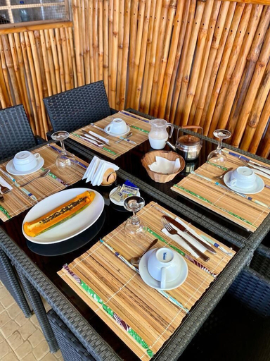 Food & Drinks