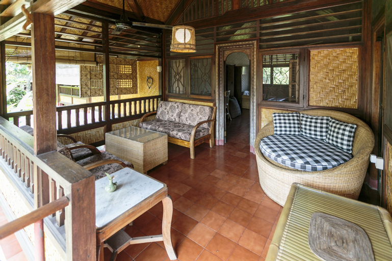 Exterior & Views 7
