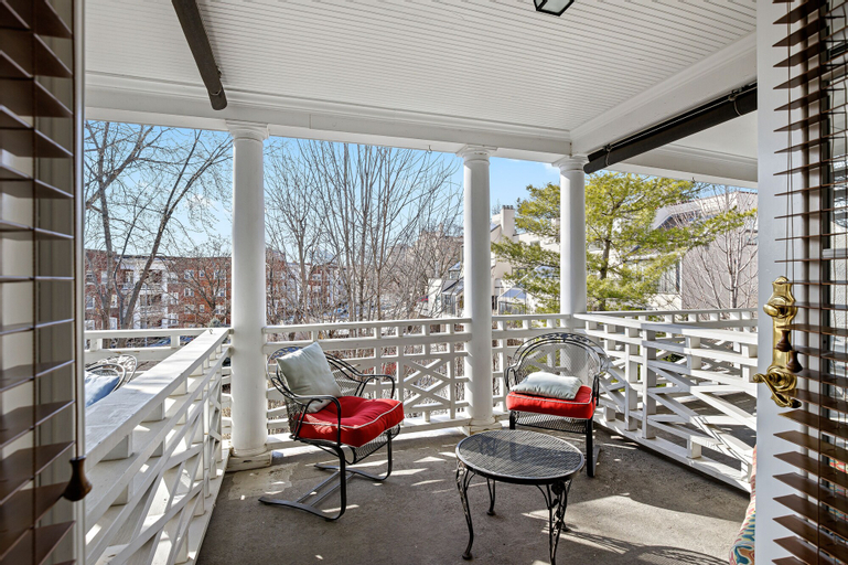 Exterior & Views 4