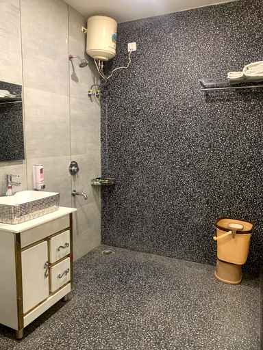 Bathroom, Hotel Avkaash, Ambala