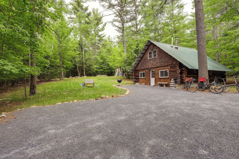 Exterior & Views 1, Cozy Elizabethtown Cabin w/ Fire Pit!, Essex