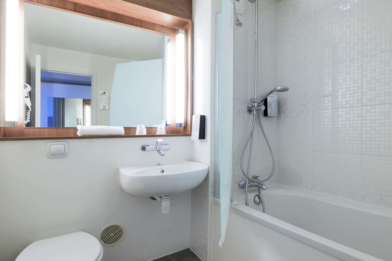 Bathroom 4, Campanile Caen Mondeville, Calvados