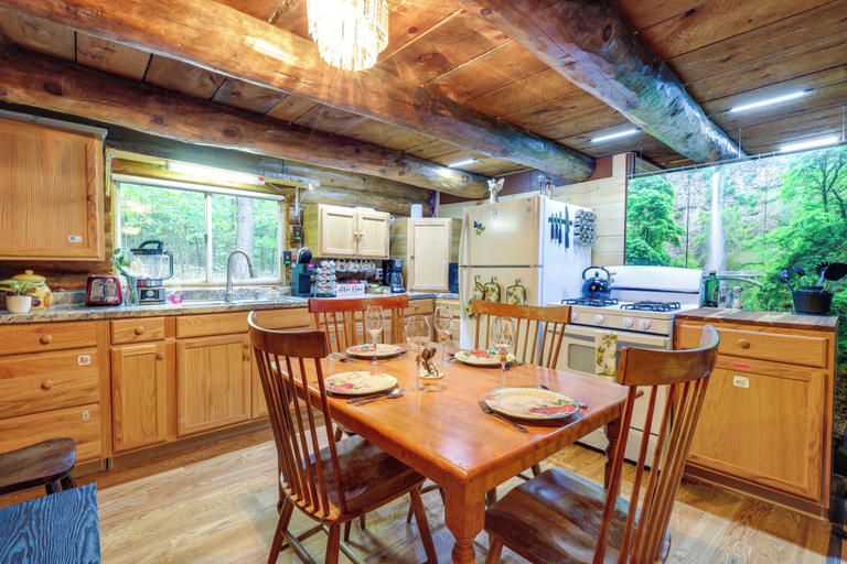 Food & Drinks 4, Cozy Elizabethtown Cabin w/ Fire Pit!, Essex