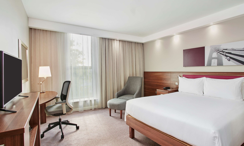 Bedroom 4, Hampton by Hilton Bristol City Centre, Bristol
