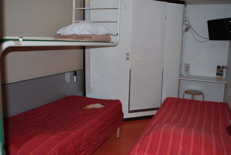 Bedroom 3, Premiere Classe Roanne - Perreux, Loire
