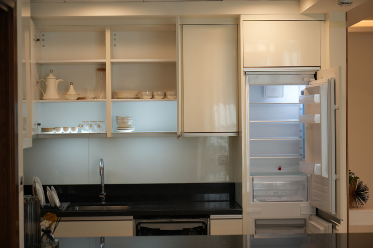 Private kitchen 4, Yogi - Lake-Side Fancy Apartment Near Dubai Mall, Dubai