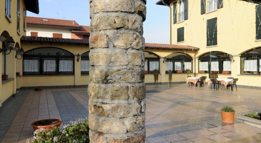 Exterior & Views 1, Albergo Ristorante Quadrifoglio, Bergamo