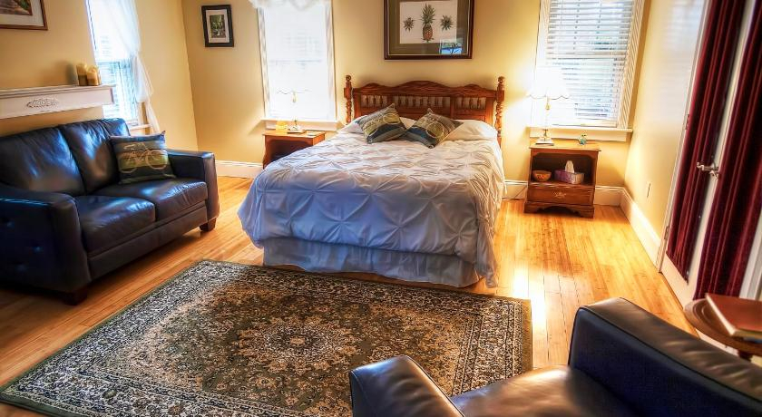 Bedroom 2, Foster's Bethel Beach Inn, Mathews