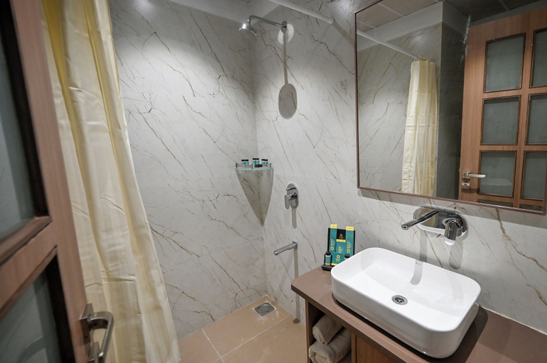 Bathroom, Kings Kraft The Park Executive Hotel, Jamnagar