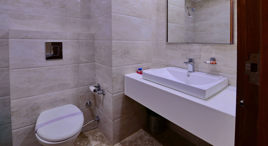 Bathroom 3, Grand Hridey 1 minute from Railway Station - Amritsar, Amritsar