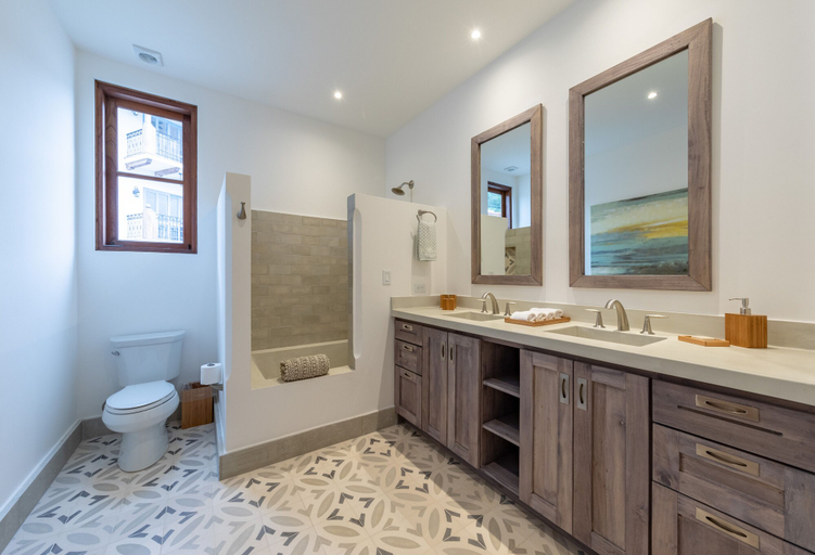 Bathroom 4, Las Catalinas Doorway, Carrillo