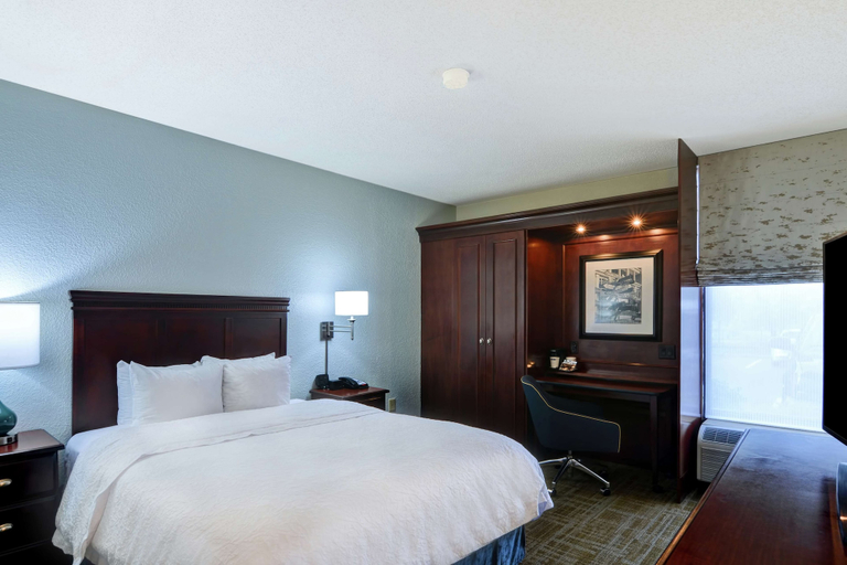 Bedroom 3, Hampton Inn Charlotte-Gastonia, Gaston