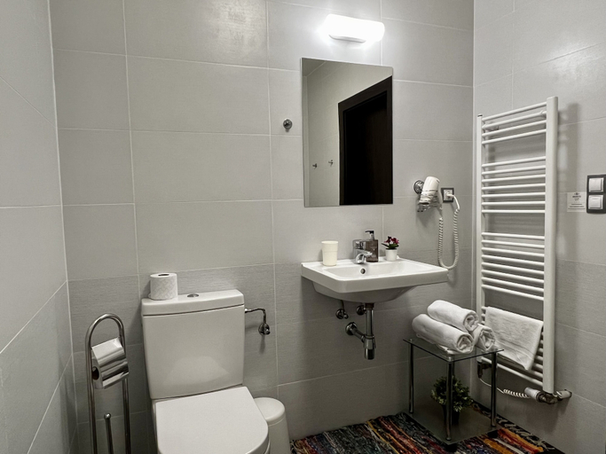Bathroom 4, Grand Petit Hotel, Praha 13