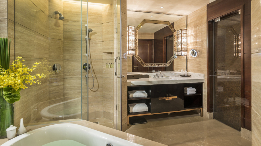 Bathroom 5, InterContinental Hotels HEILONG LAKE by IHG, Meishan