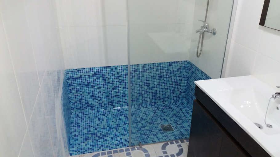 Bathroom 4, Serrado de Bouças, Penafiel
