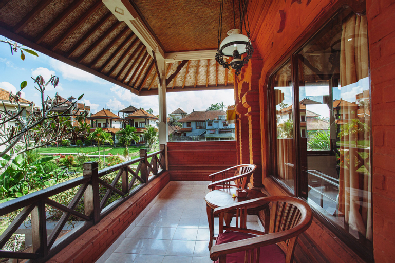 Exterior & Views 1