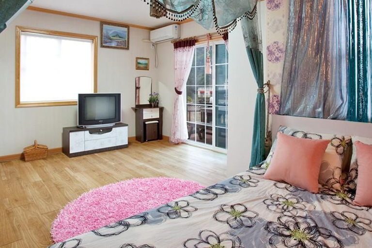 Bedroom 2, Gapyeong Moderno Pension, Gapyeong