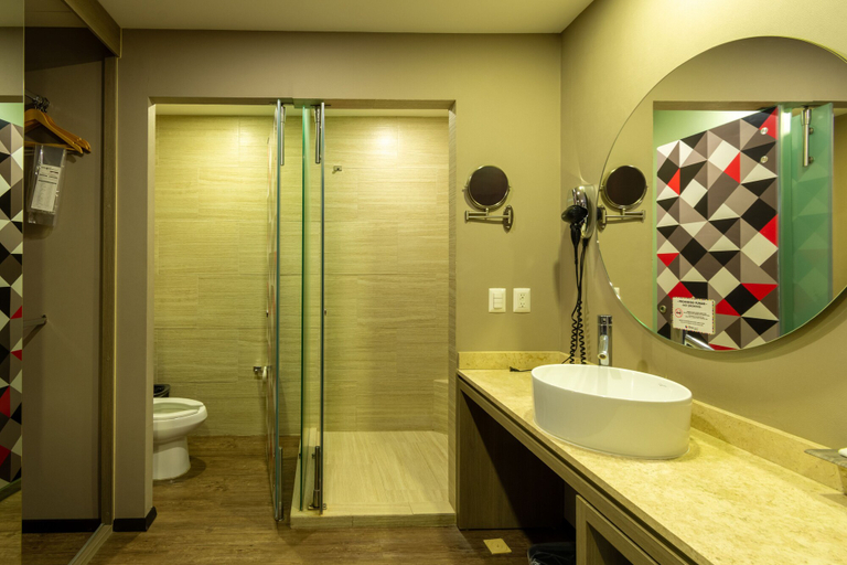 Bathroom 4, Hotel Glow Point - Mulza, León