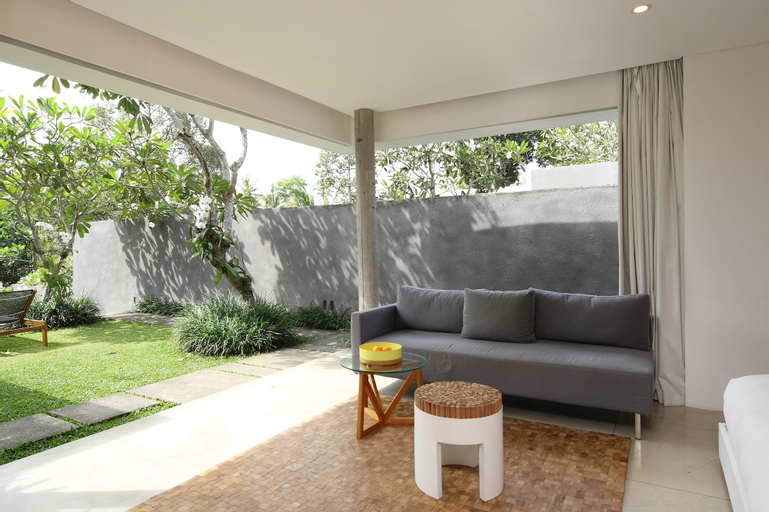 Exterior & Views 23