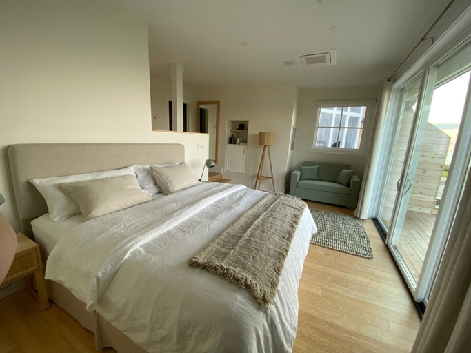 Bedroom 2, 45 Steps The Culinary Beachside Inn, Kings