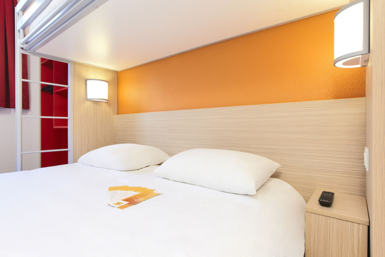 Bedroom 3, Premiere Classe Caen Est - Mondeville, Calvados