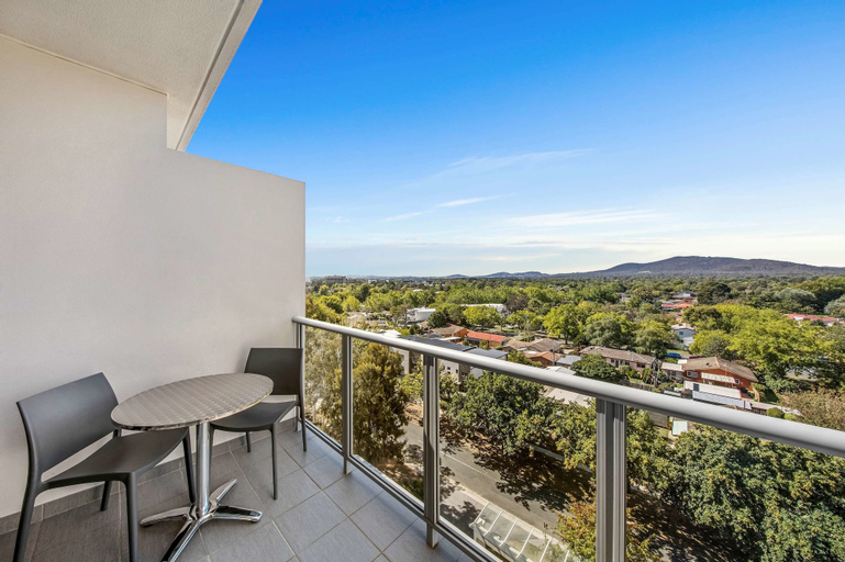 Exterior & Views 7