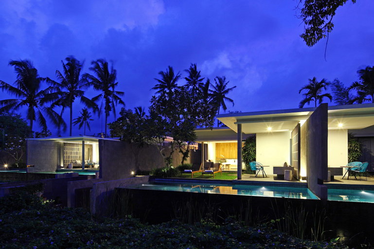 Exterior & Views 5