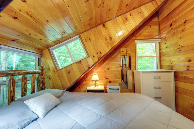 Bedroom 2, Cozy Elizabethtown Cabin w/ Fire Pit!, Essex