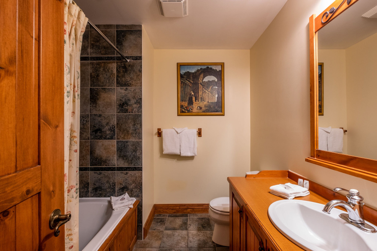 Bathroom 3, Le Plateau – RVMT, Les Laurentides