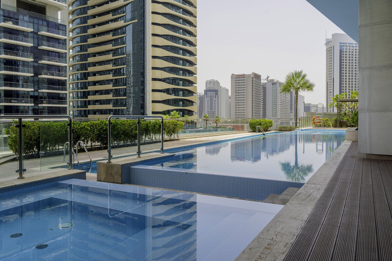 Sport & Beauty 4, Elegant Apartment Amidst Vibrant Area with Balcony, Dubai