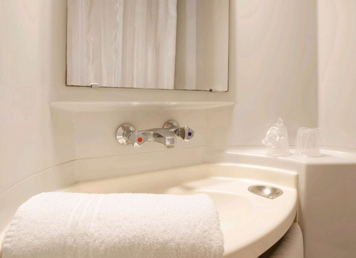 Bathroom 4, Premiere Classe Roanne - Perreux, Loire