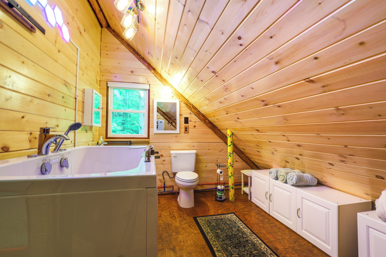 Bathroom 3, Cozy Elizabethtown Cabin w/ Fire Pit!, Essex