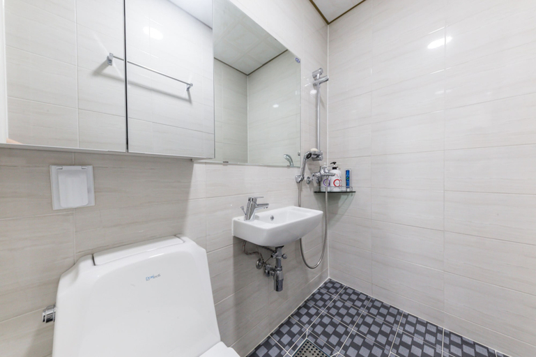 Bathroom 5, JS Hotel, Guro