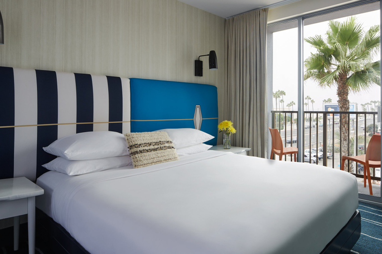 Bedroom 4, Kimpton SHOREBREAK RESORT by IHG, Orange