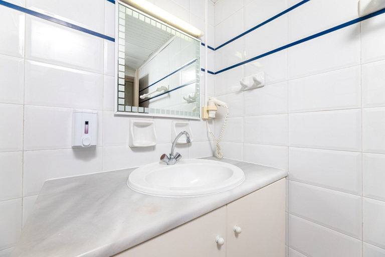 Bathroom 3, Kostakis Beach Hotel, Crete