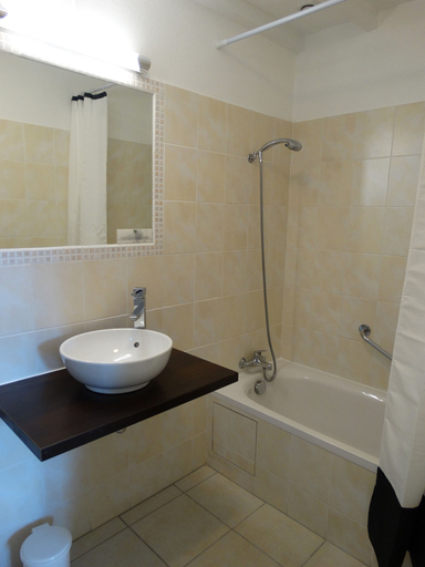 Bathroom 4, Le Mas des Amandiers, Bouches-du-Rhône