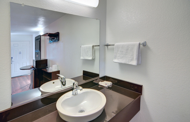 Bathroom 3, Motel 6 Denton, TX - UNT, Denton