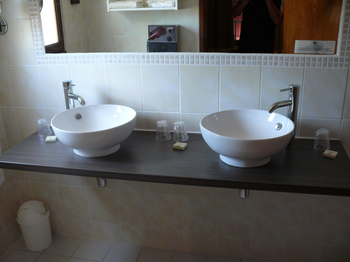 Bathroom 4, Le Mas des Amandiers, Bouches-du-Rhône
