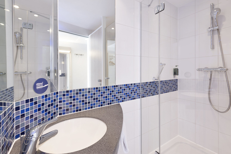 Bathroom 5, Holiday Inn Express SINGEN, Konstanz