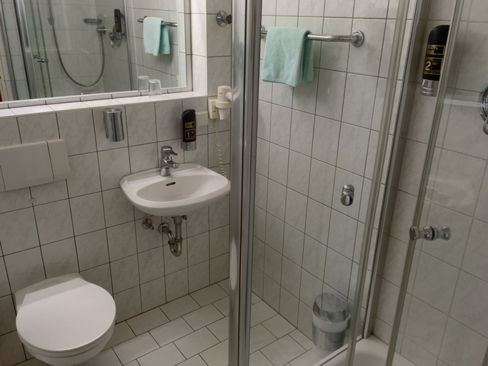 Bathroom 5, Hotel Hansa, Offenbach am Main