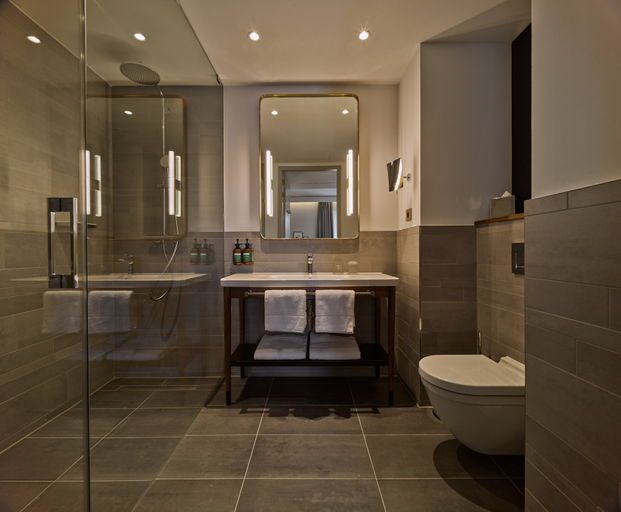 Bathroom 2, voco THE HAGUE by IHG, The Hague