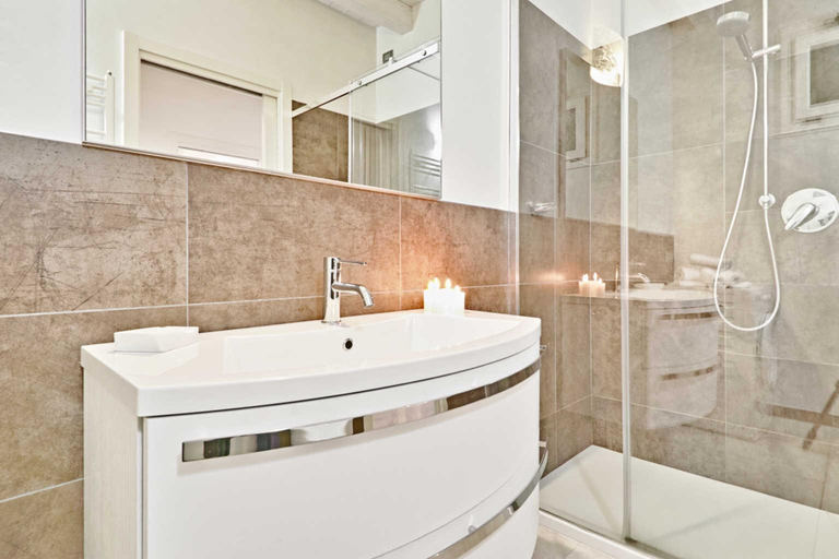 Others 4, Warda A6 Apartment, Brescia