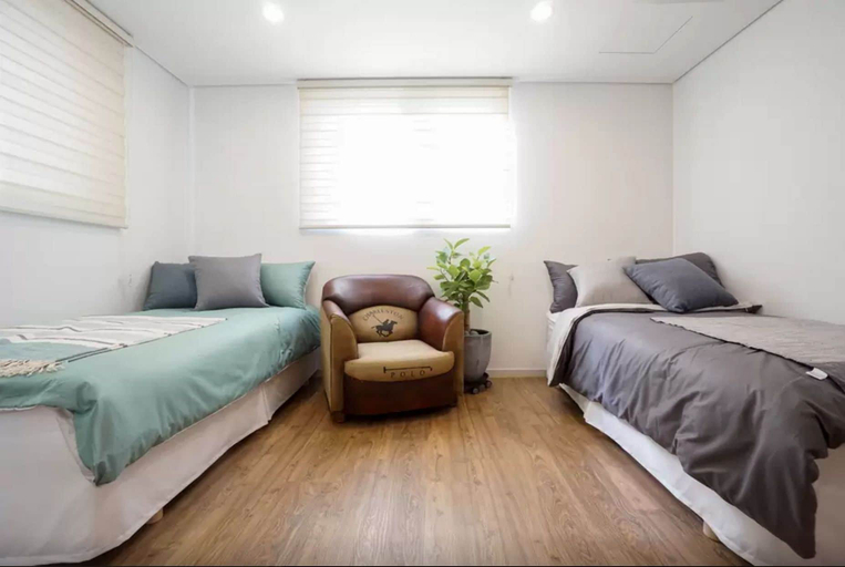 Bedroom 1, Welcome House, Suwon