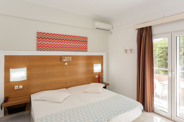 Bedroom 2, Sea Side Apartments, Crete