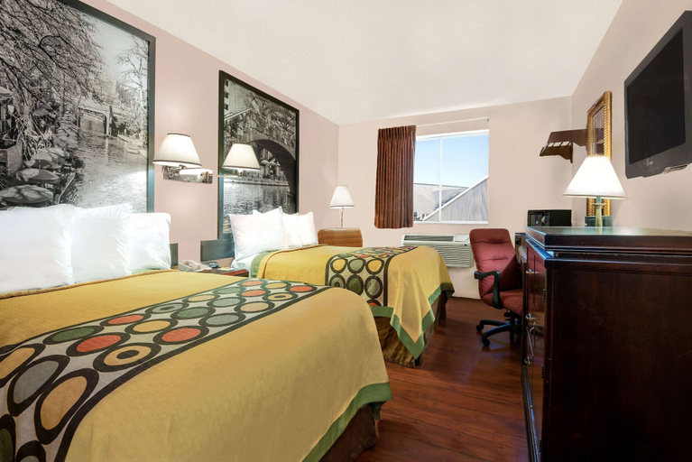 Bedroom 3, Super 8 by Wyndham San Antonio/I-35 North, Bexar