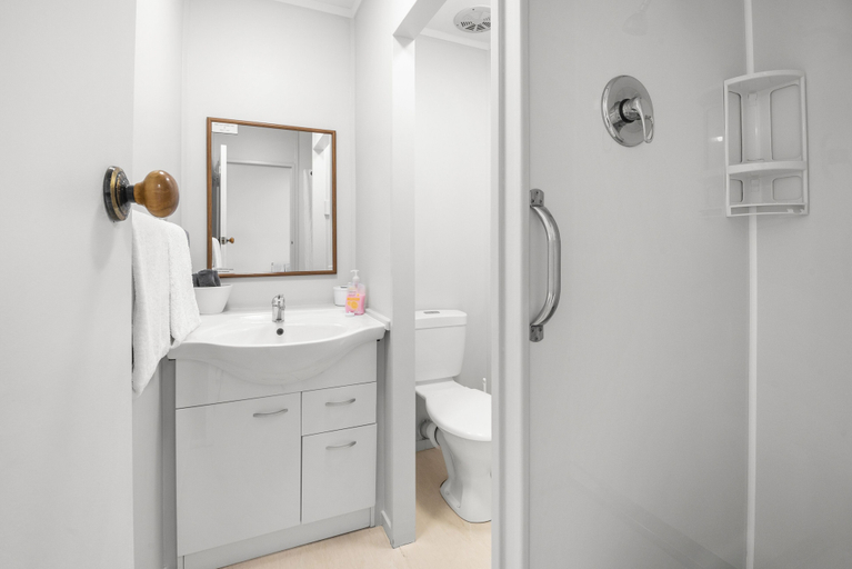Bathroom 3, Te Aroha Motel, Matamata-Piako