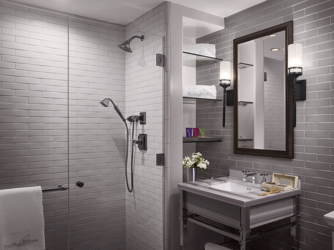 Bathroom 4, Plaza La Reina, Los Angeles