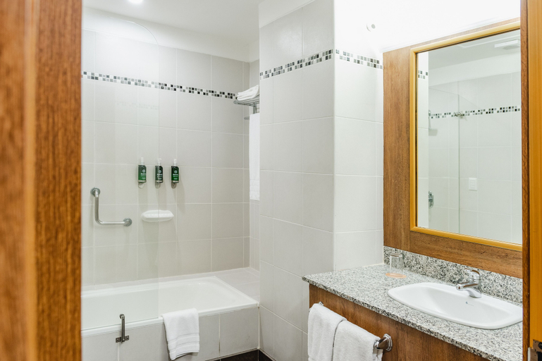 Bathroom 5, Wyndham Garden Guayaquil, Guayaquil